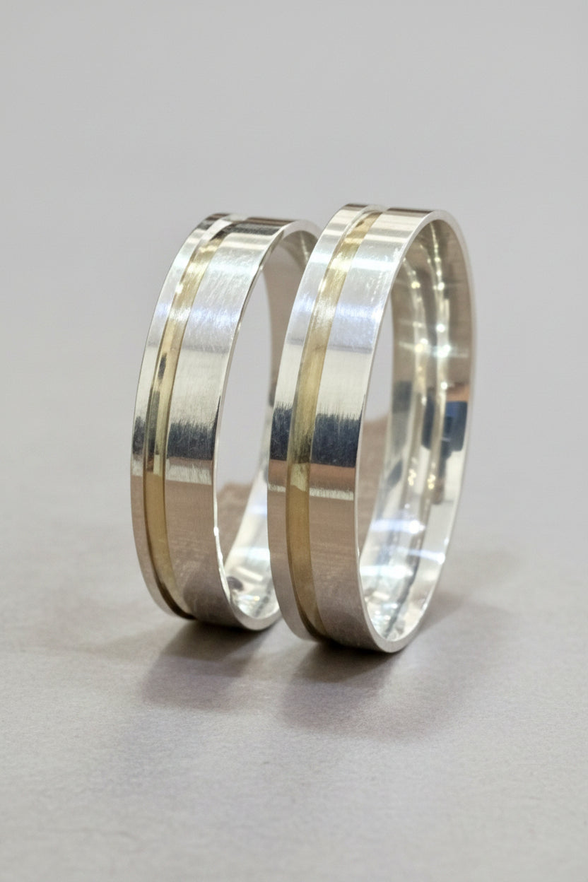 Par de alianças de Namoro em Prata 950 Com Filete em Ouro 6mm - ourus alianças