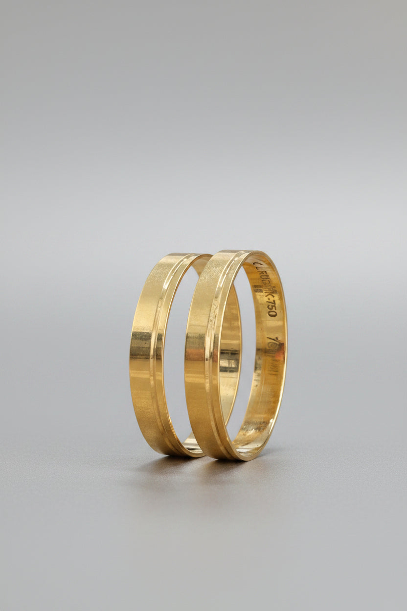 Par de Alianças de casamento em Ouro 18k c/ Friso lateral