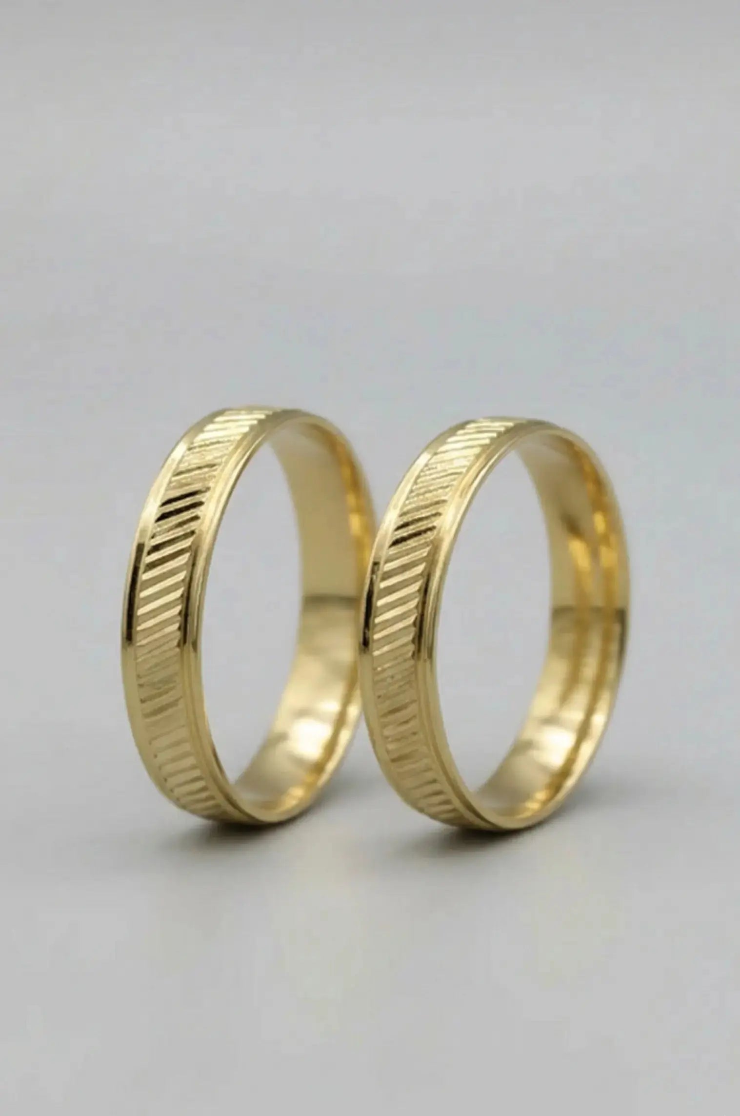 Par de Alianças de Casamento em Ouro 10k 4mm - Ourus Alianças