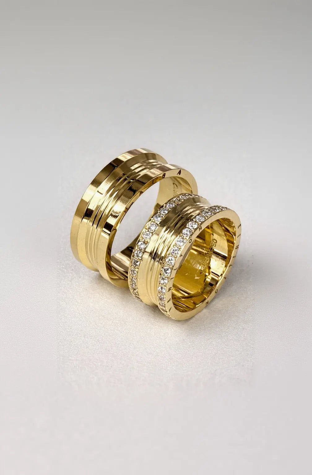 Par de Alianças de Casamento em Ouro 10k 8mm Com 40 pedras de Moissanite - Ourus Alianças