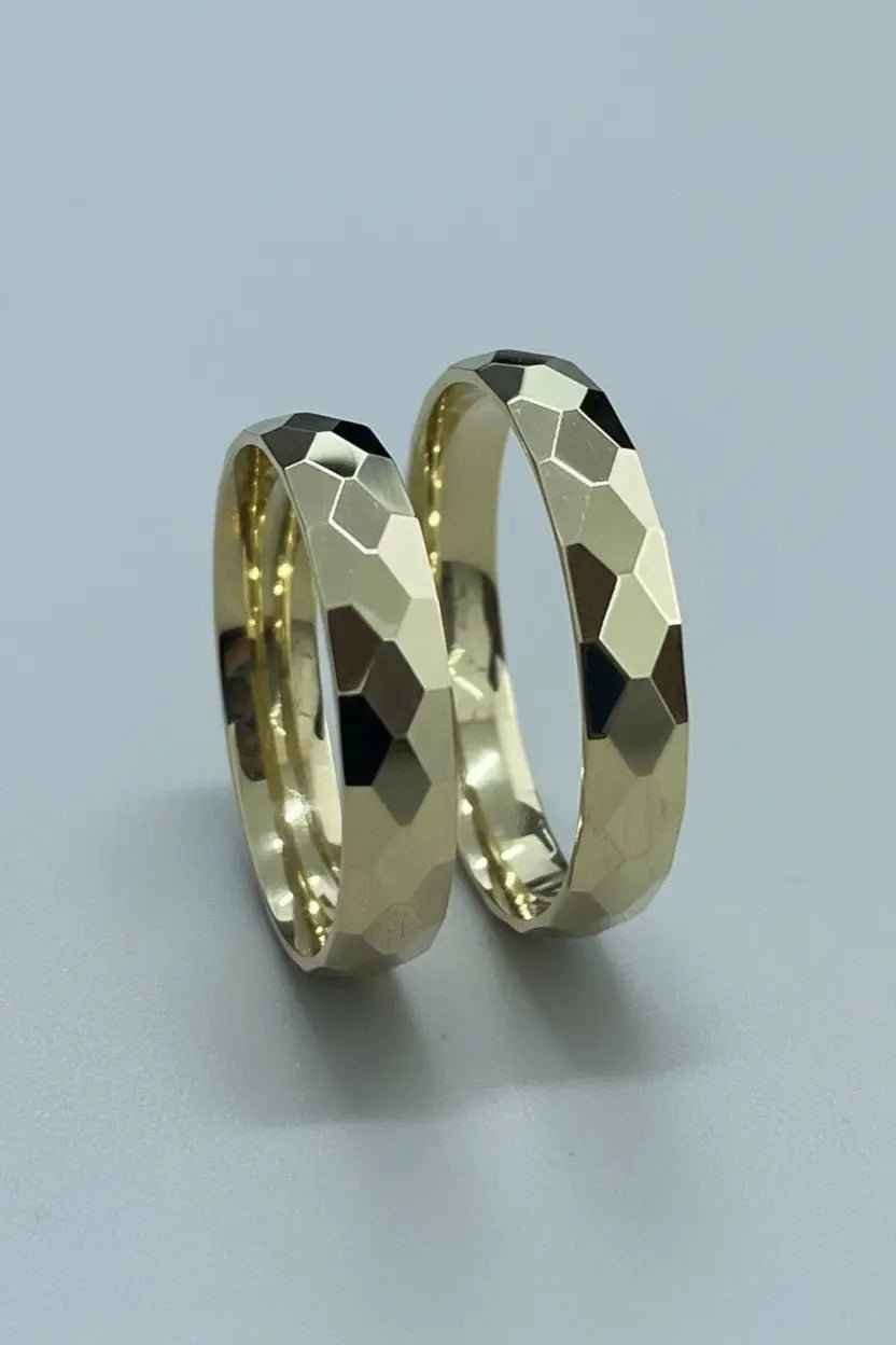 Par de Alianças em Ouro 18k 4mm Design Hexagonal
